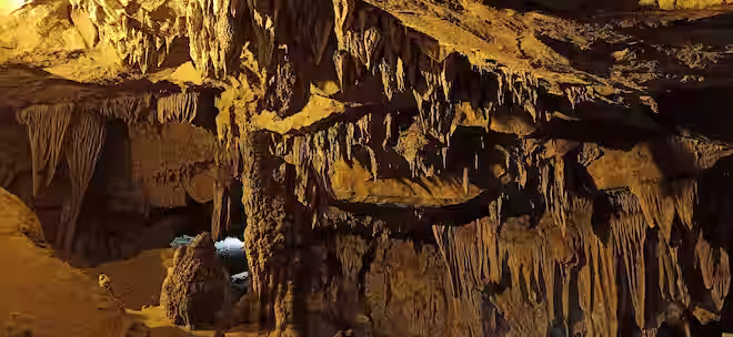 Nguom Ngao Cave